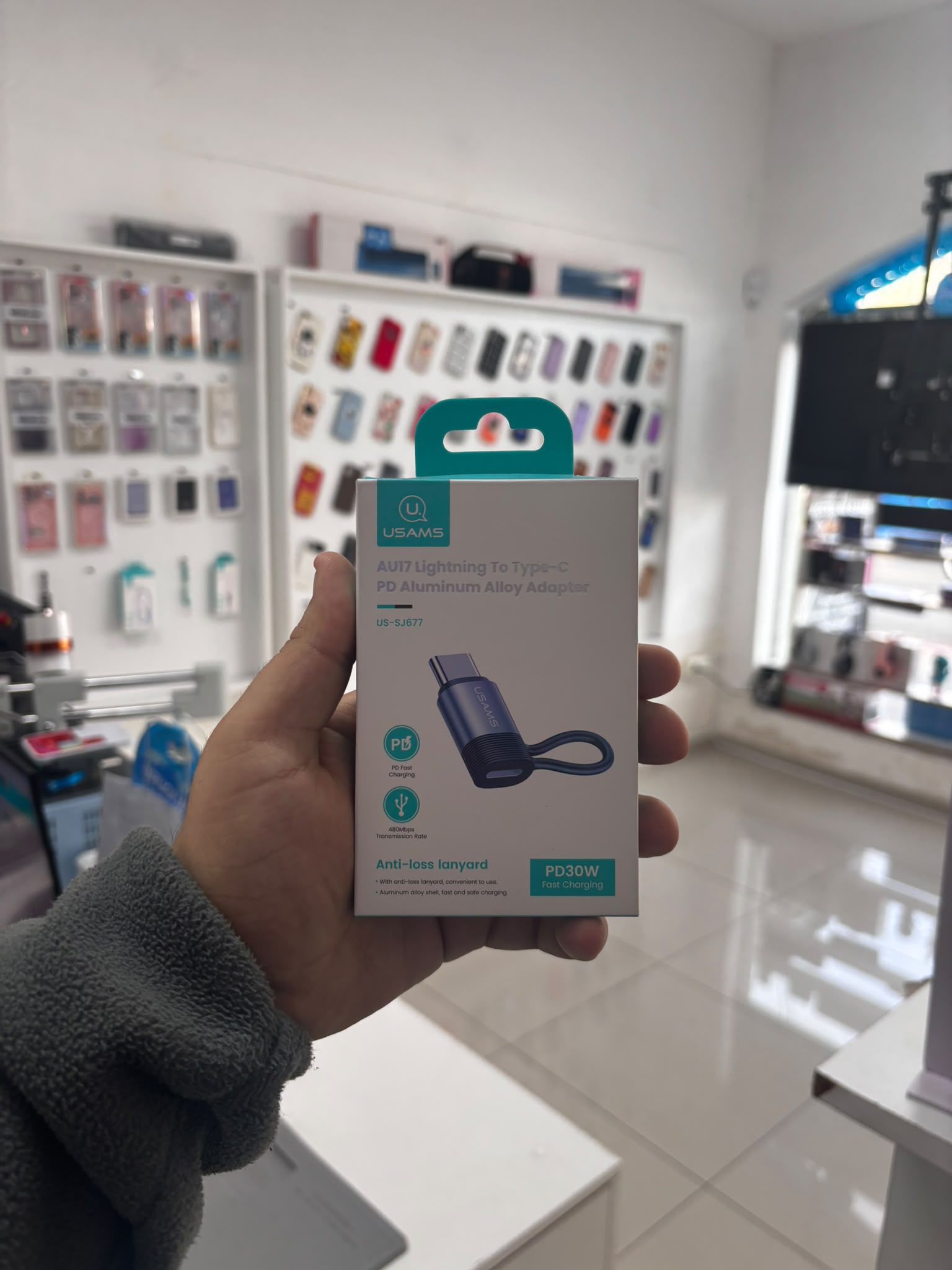 adaptador de cable USB a puerto lightning marca USAMS